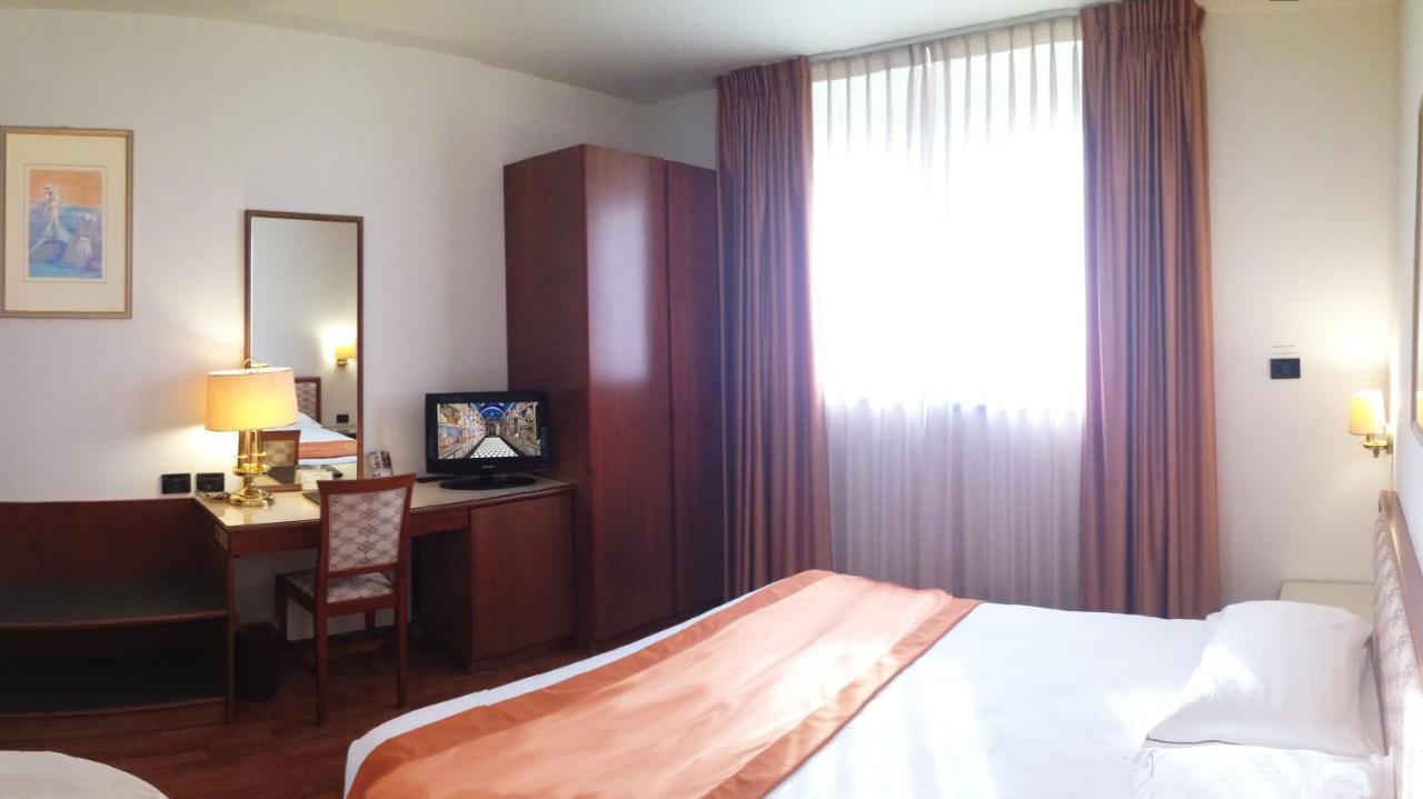 Hotel Marconi Ponte San Nicolo Esterno foto