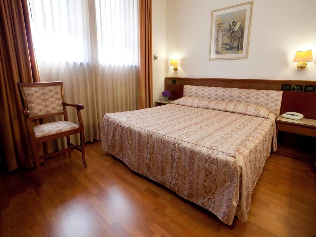 Hotel Marconi Ponte San Nicolo Esterno foto
