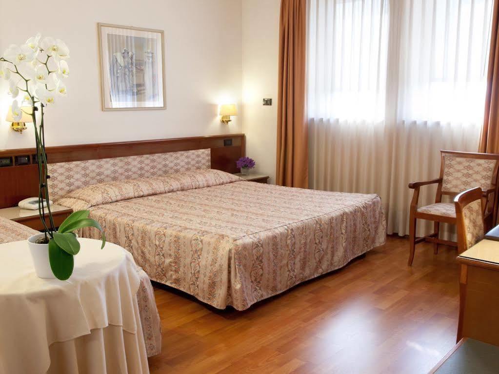 Hotel Marconi Ponte San Nicolo Esterno foto