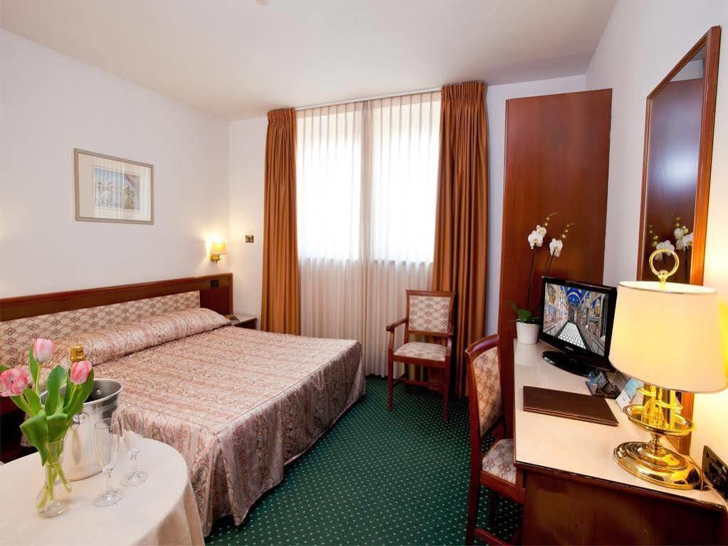 Hotel Marconi Ponte San Nicolo Esterno foto